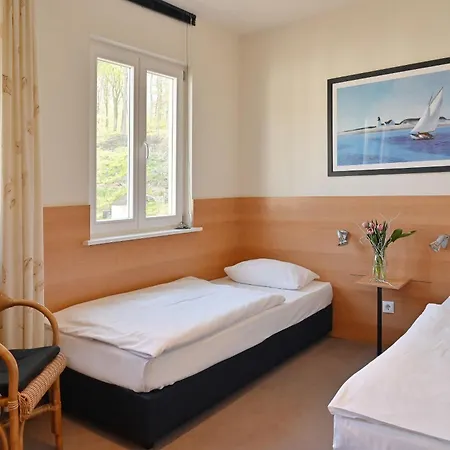 Ferienwohnung-13-villa-celia-sellin-strandnah-fuer-6-personen Apartment